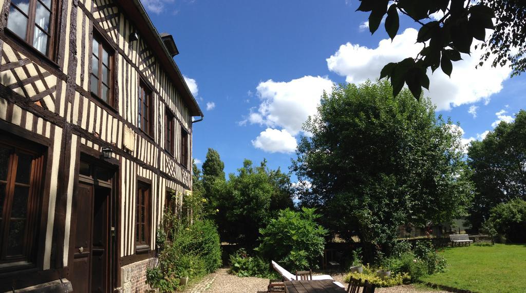 Le Petit Manoir De La Vernelle Bed and Breakfast Fourmetot Exteriör bild