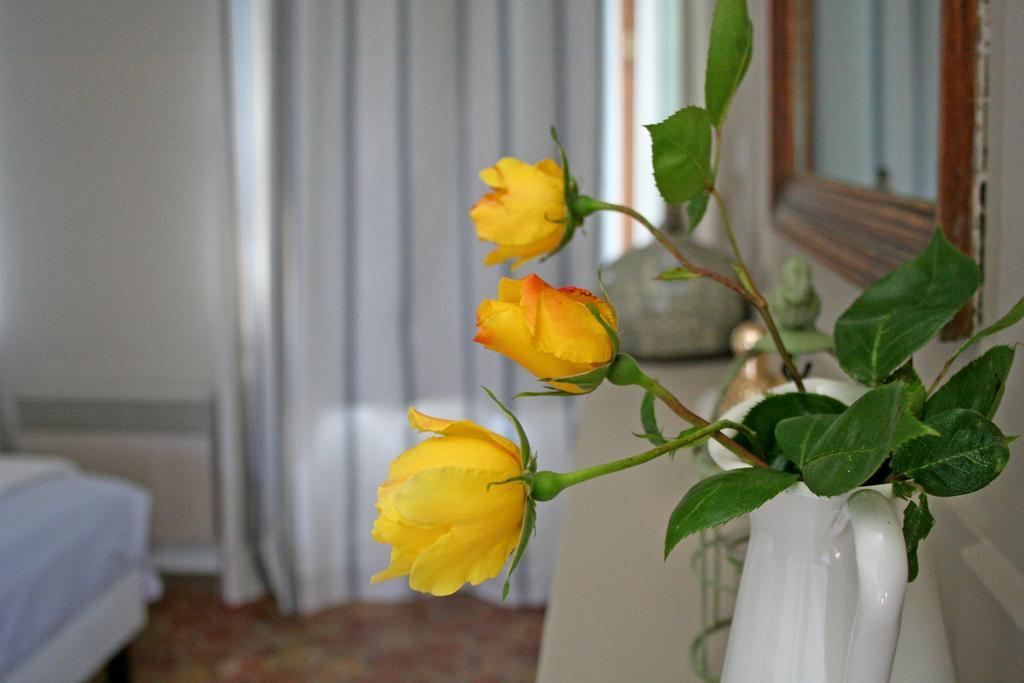 Le Petit Manoir De La Vernelle Bed and Breakfast Fourmetot Rum bild