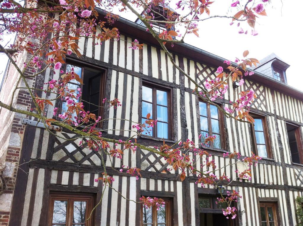Le Petit Manoir De La Vernelle Bed and Breakfast Fourmetot Exteriör bild